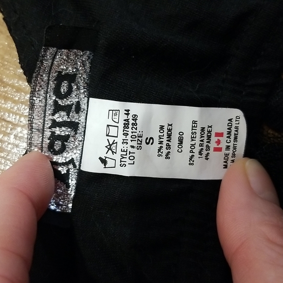 Black crop top with lace overlay - Picture 8 of 8